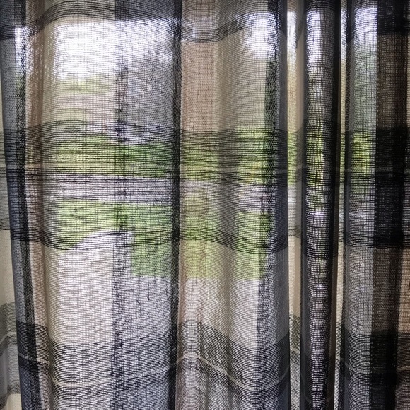 curtains - Picture 2 of 8